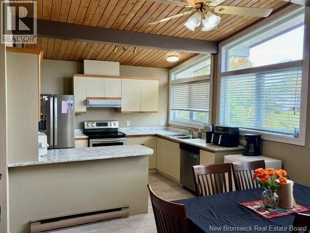 1015 Winton Crescent — photo 11 of 30