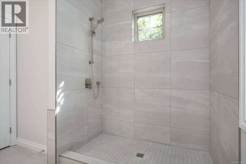 601 Meadow Dr — photo 10 of 40