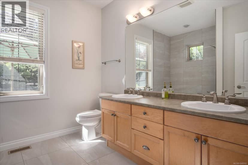 601 Meadow Dr — photo 9 of 40