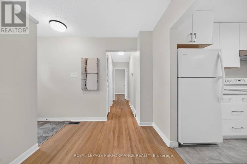 21 Millbrook Crescent — photo 20 of 36