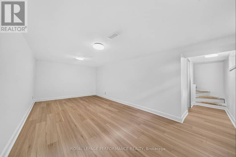 21 Millbrook Crescent — photo 29 of 36