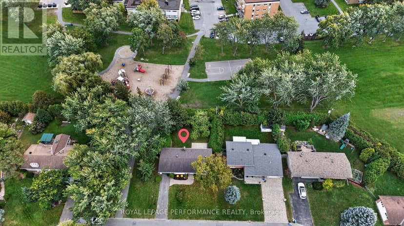 21 Millbrook Crescent — photo 3 of 36