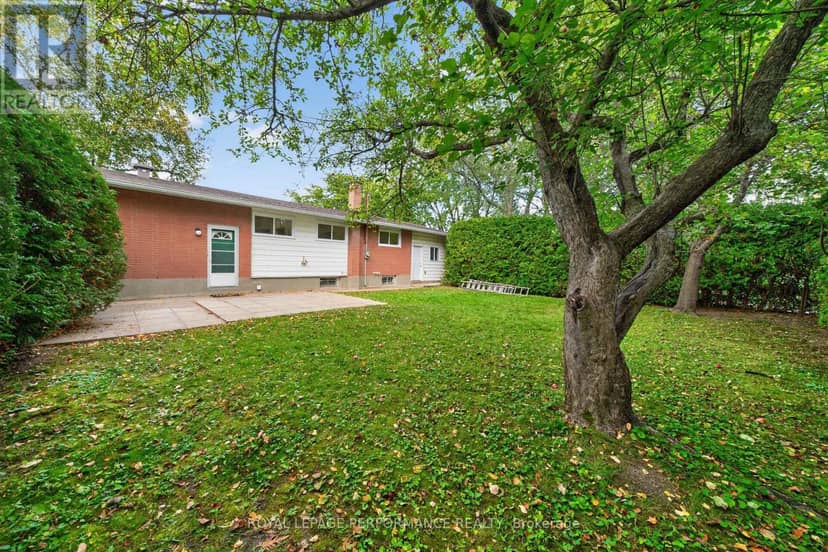 21 Millbrook Crescent — photo 34 of 36