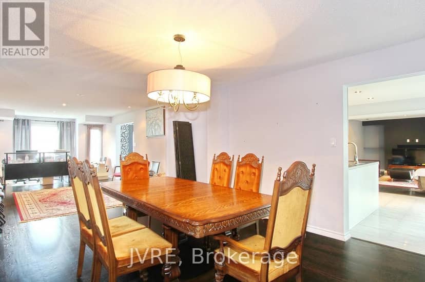 612 Elgin Mills Road W — photo 14 of 40