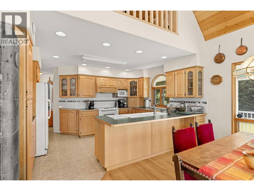 6782 EDMUNDS LAKE ROAD, 100 Mile House, photo 5