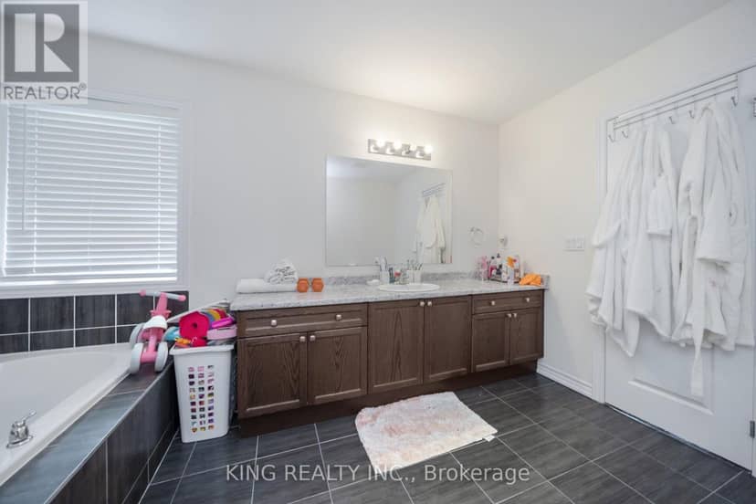 7 Todd Crescent — photo 30 of 40