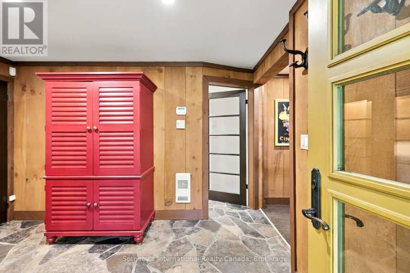 146 Chamonix Crescent — photo 5 of 35