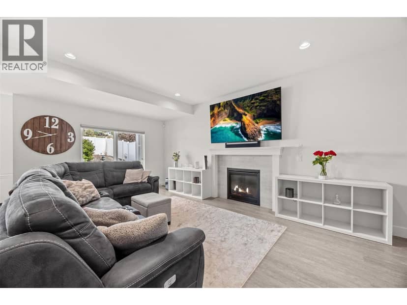 2394 Hawks Boulevard, Westbank, photo 4