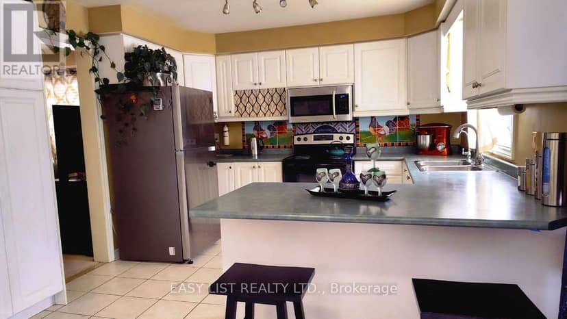 35 Raquel Street — photo 8 of 40