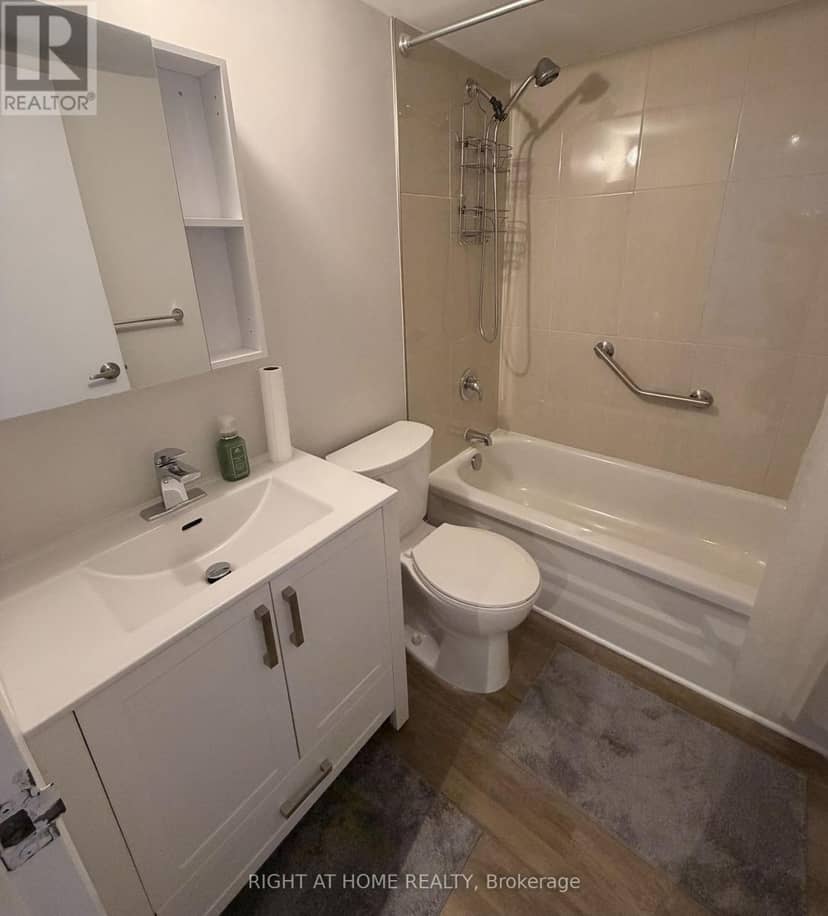 505 - 215 Glenridge Avenue — photo 14 of 18