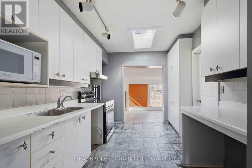 250 Macdonald Avenue — photo 9 of 39