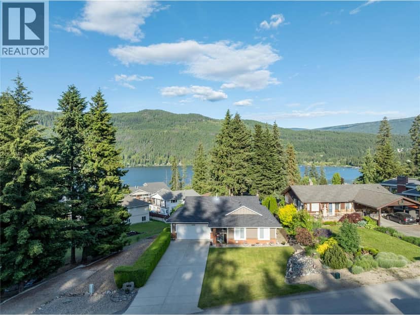 2934 Juniper Crescent, Sorrento, photo 2