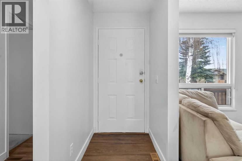 128 Castledale Crescent NE, Calgary, photo 3