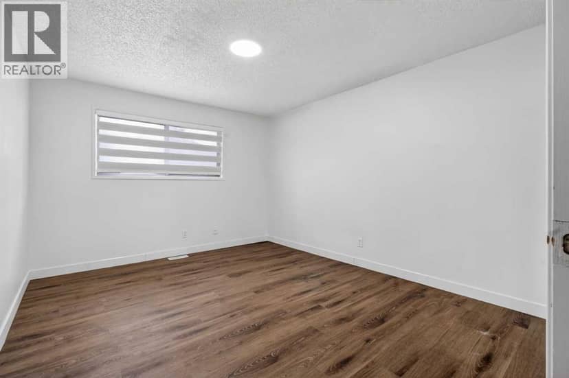 128 Castledale Crescent NE — photo 10 of 40