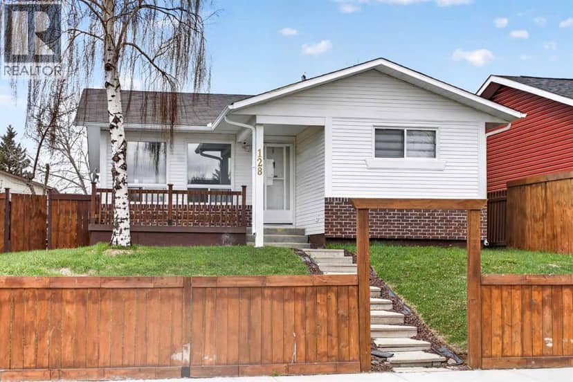 128 Castledale Crescent NE, Calgary, photo 2