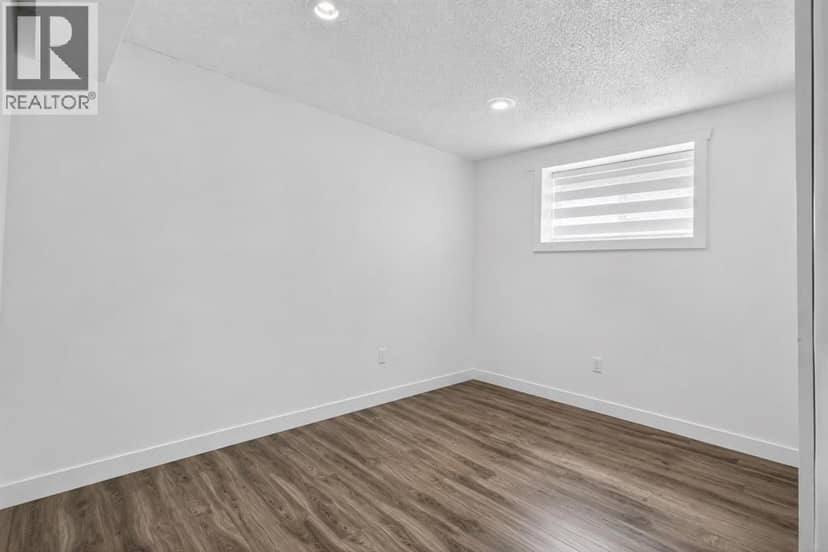 128 Castledale Crescent NE — photo 27 of 40