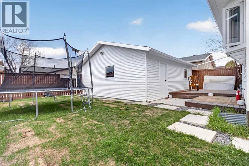 128 Castledale Crescent NE — photo 38 of 40