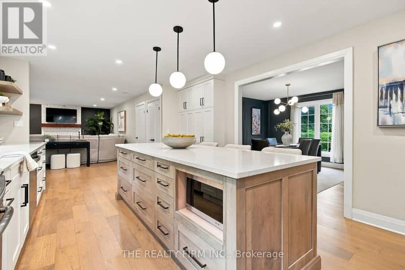 51 Hampton Crescent — photo 17 of 40