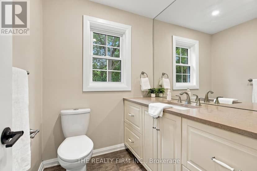 51 Hampton Crescent — photo 24 of 40