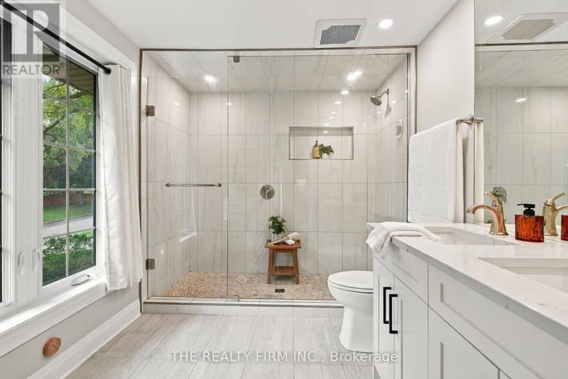 51 Hampton Crescent — photo 28 of 40