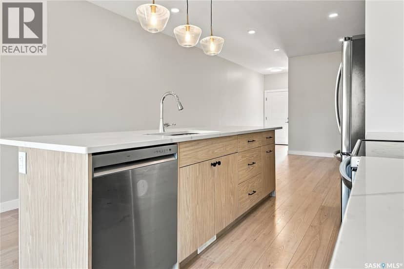 367 Leskiw BEND — photo 10 of 40