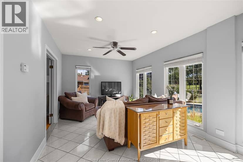 3926 ROSELAND DRIVE West — photo 14 of 32