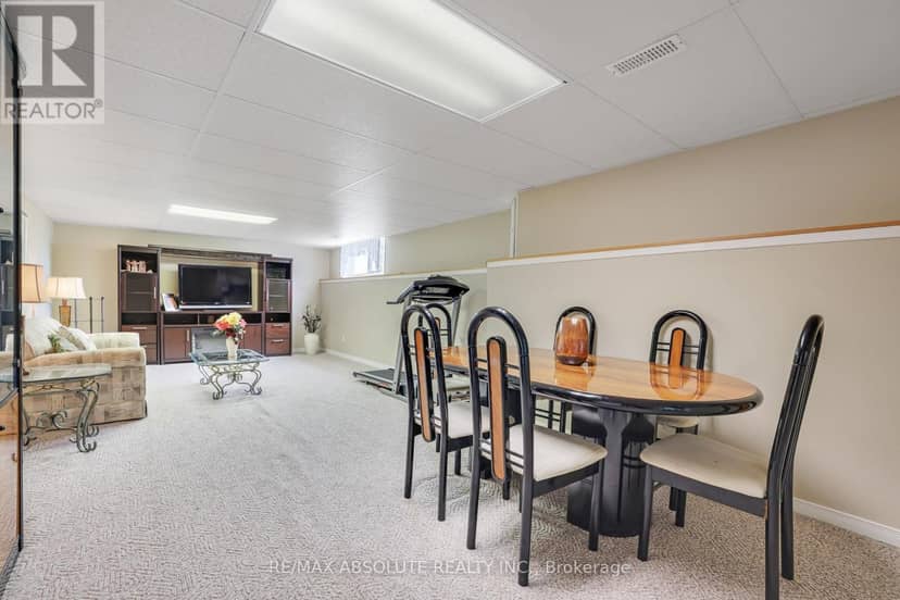 14 Riley Crescent — photo 33 of 40