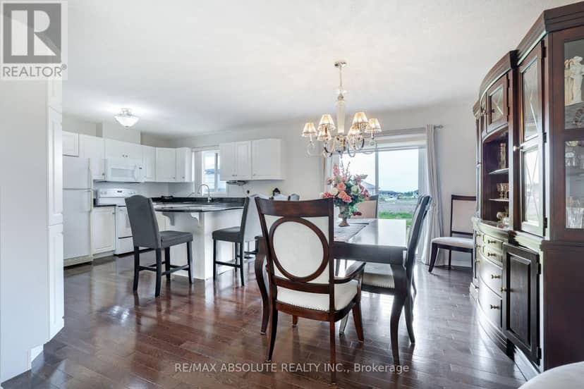 14 Riley Crescent — photo 9 of 40