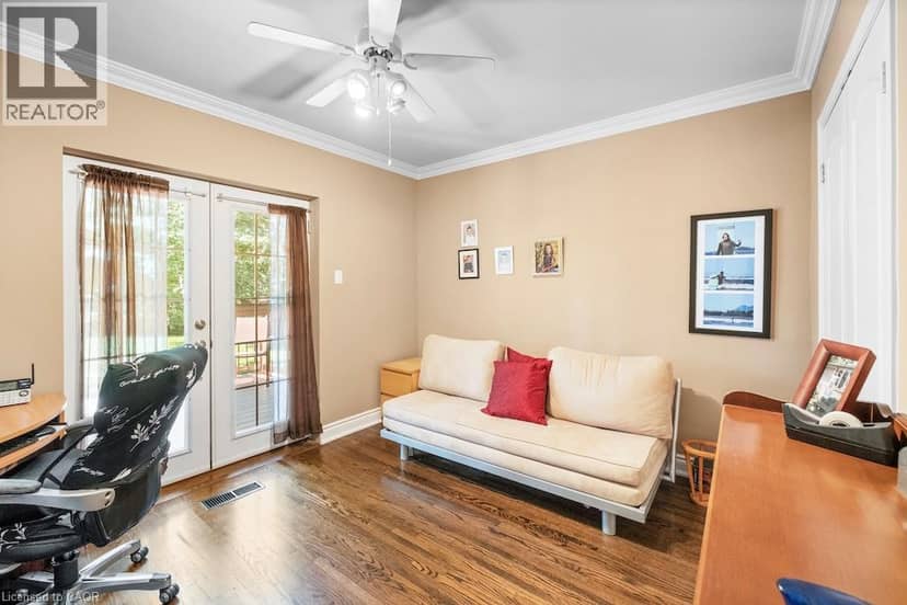 583 STEPHENS Crescent — photo 14 of 40