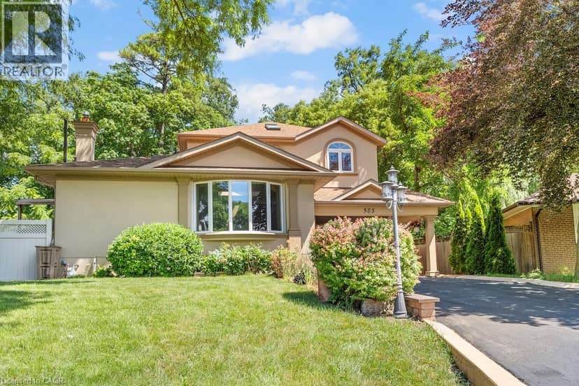 583 STEPHENS Crescent — photo 2 of 40