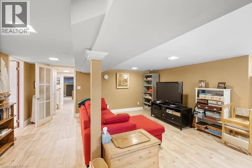 583 STEPHENS Crescent — photo 32 of 40