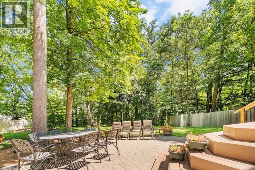 583 STEPHENS Crescent — photo 36 of 40
