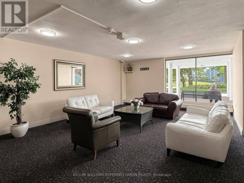 1111 - 10 Parkway Forest Drive, Toronto, photo 3
