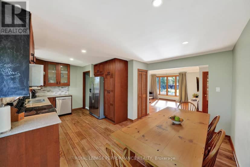 2761 Ross Avenue — photo 10 of 40