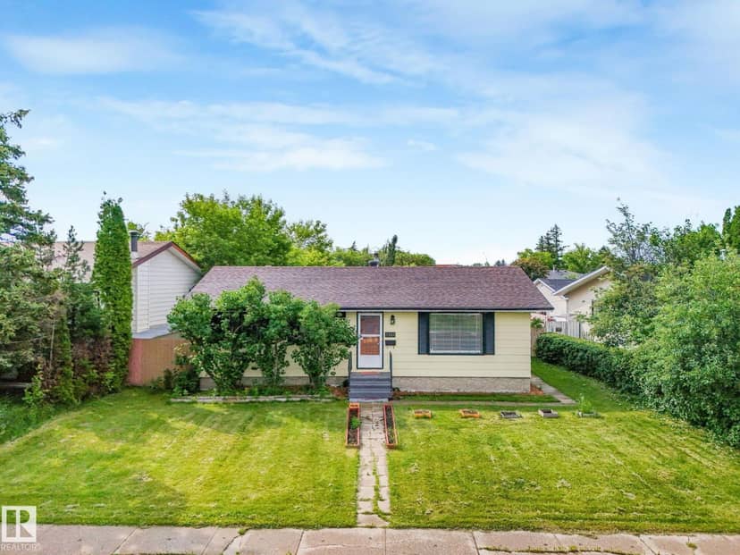 9315 151 AV NW — photo 12 of 40