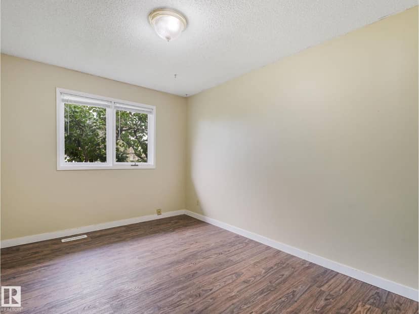 9315 151 AV NW — photo 39 of 40