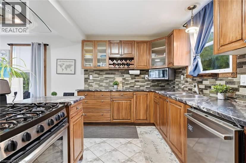 450 EAST 42ND Street — photo 10 of 40