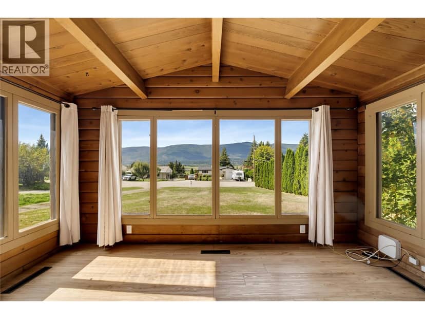 1260 16 Street NE, Salmon Arm, photo 3