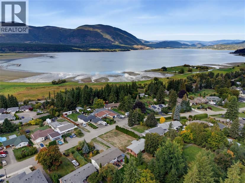 1260 16 Street NE, Salmon Arm, photo 2