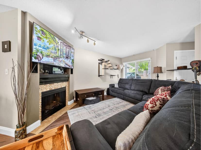 512 13900 HYLAND ROAD, Surrey, photo 3