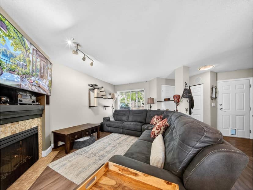 512 13900 HYLAND ROAD, Surrey, photo 4