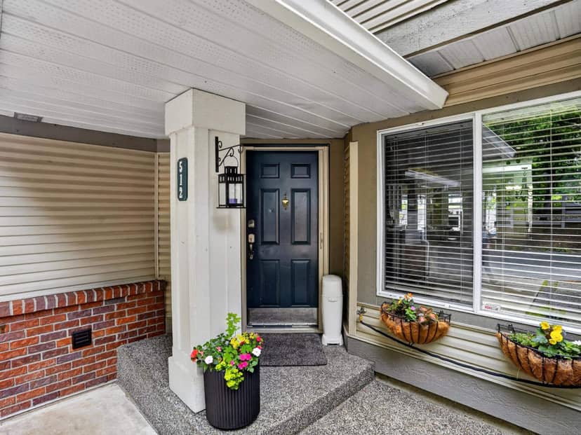 512 13900 HYLAND ROAD, Surrey, photo 2