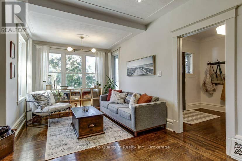 43 Rosslyn Avenue S — photo 12 of 40