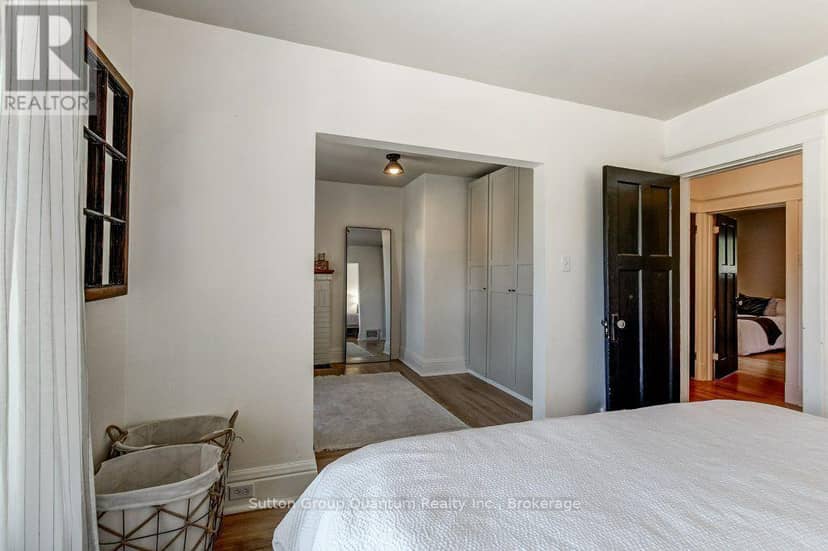 43 Rosslyn Avenue S — photo 30 of 40