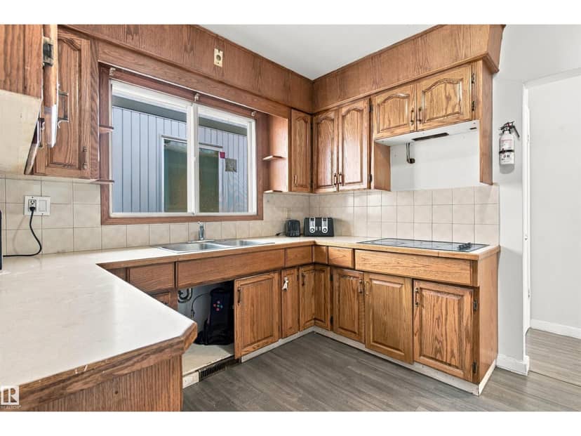 12303 115 AV NW — photo 12 of 40