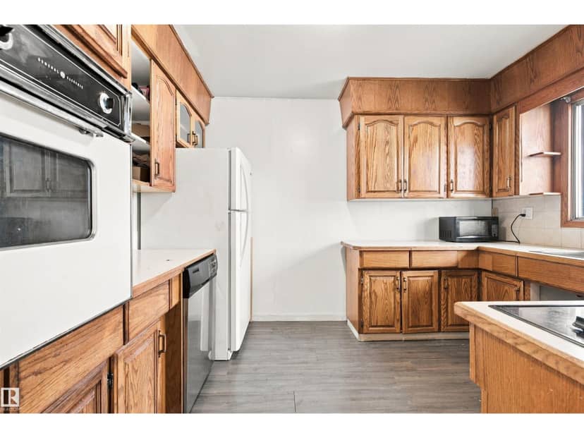 12303 115 AV NW — photo 9 of 40