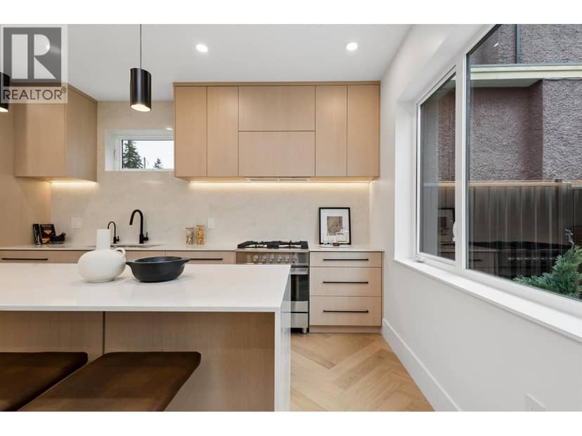 1 3639 E 46TH AVENUE, Vancouver, photo 2