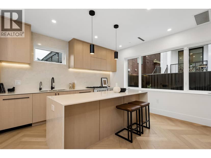 1 3639 E 46TH AVENUE, Vancouver, photo 3