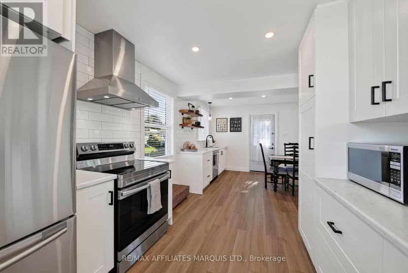916 Leonard Avenue — photo 16 of 40