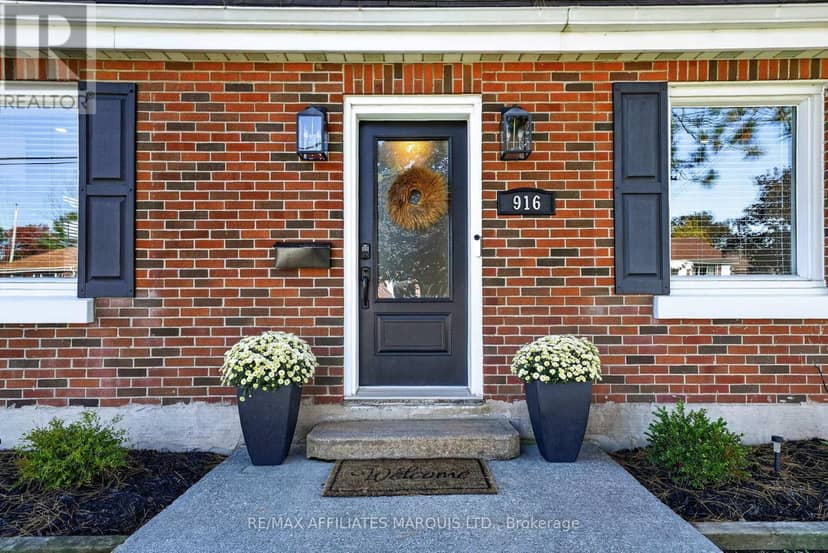 916 Leonard Avenue — photo 37 of 40